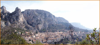 Village de Moustiers vu du Clos